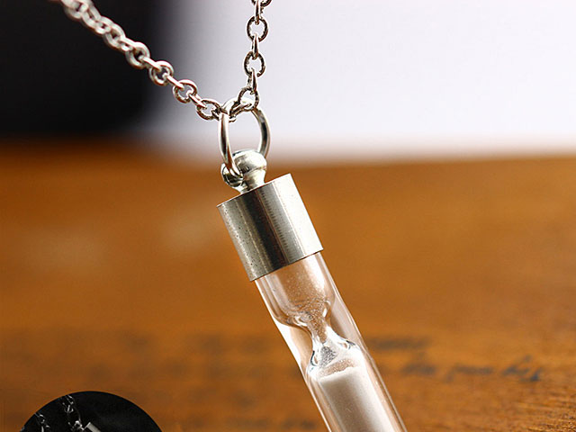 Hourglass Luminous Necklace