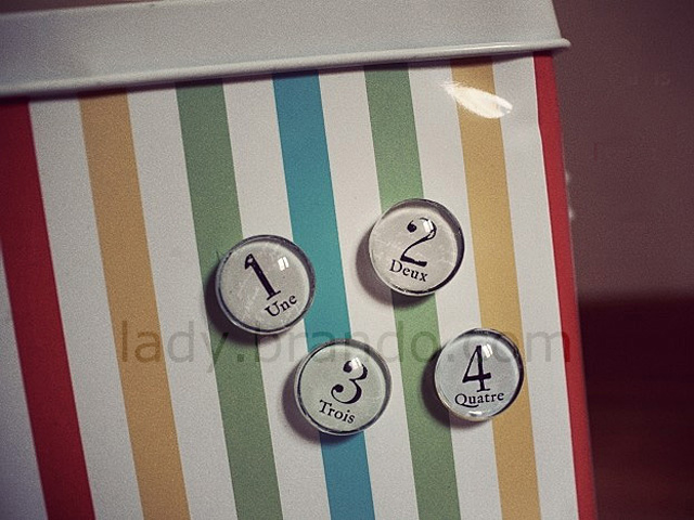 Vintage Number  Magnet Stick Set