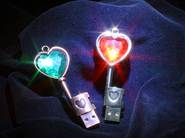 USB Jewel Heart Key Flash Drive